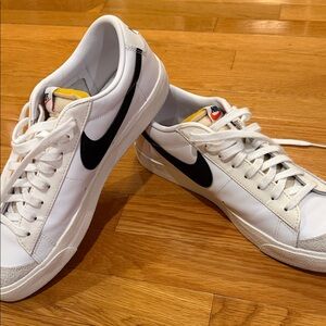 Nike Men's White Sneakers with Black Swoosh